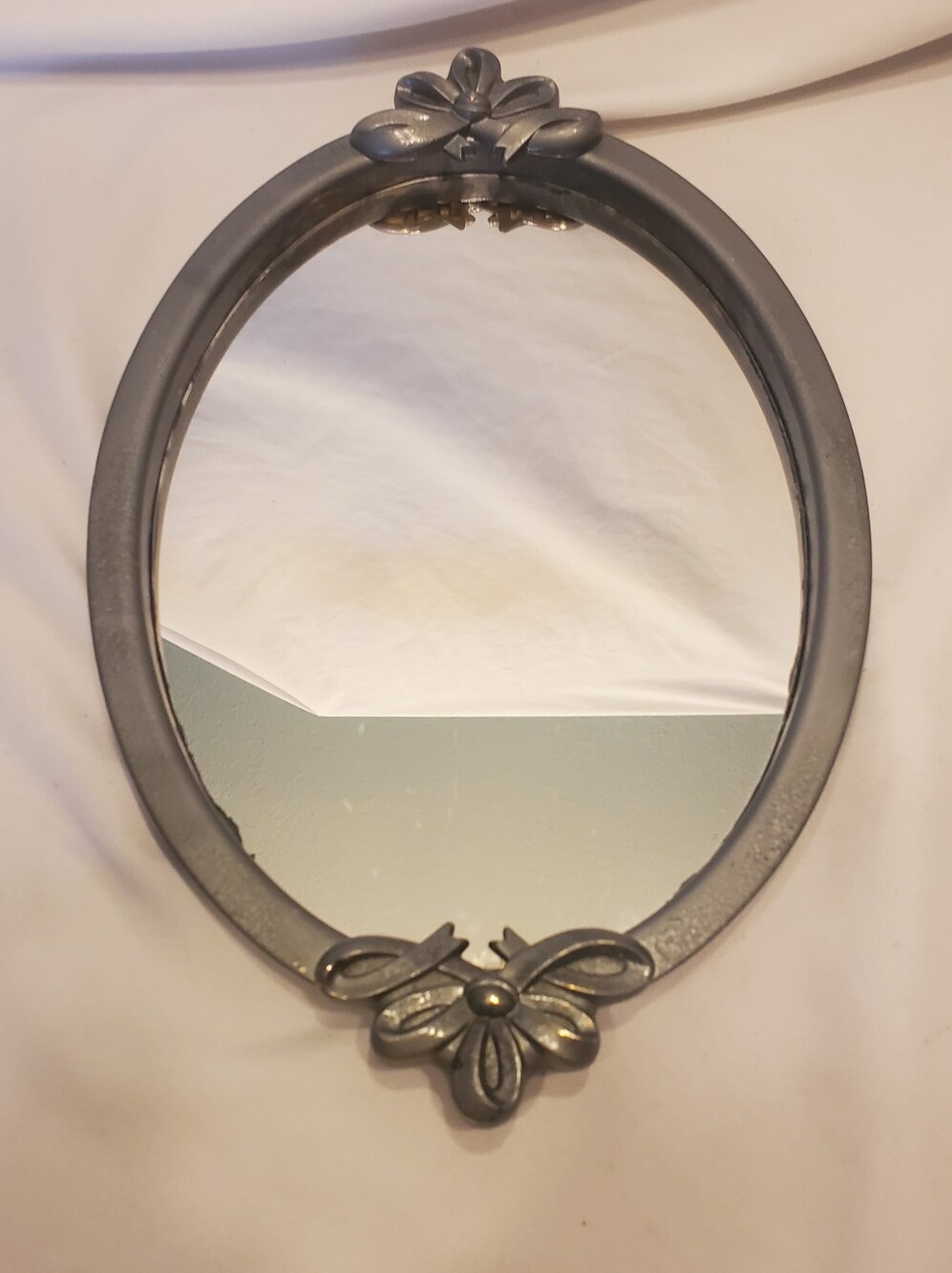 Metal Oval Vtg Ribbons Bows Wall Mirror Horizontal Vertical Orientation Trinkets